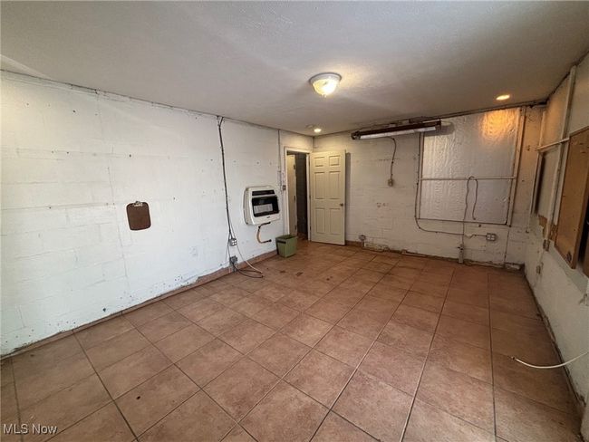 Basement with heating unit | Image 4