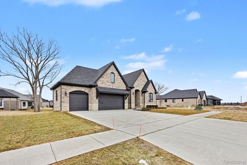 57192 Meadowridge Dr, Washington Township, MI, 48094-4012 | Card Image