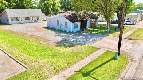 517 E Main St, Stigler, OK, 74462-2435 | Card Image