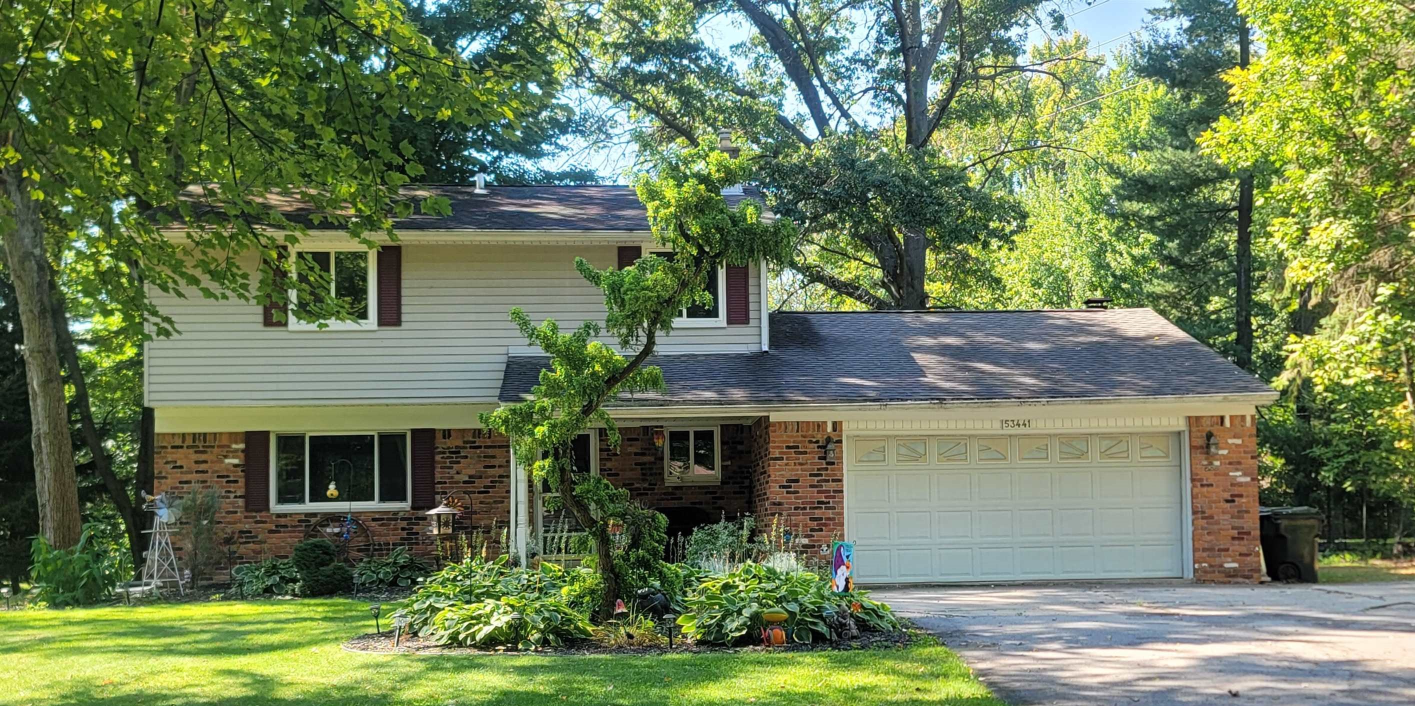 Suzanne Ave, Shelby Township, MI 48316