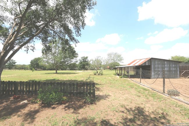 6359 Cooksey Rd, House other with 3 bedrooms, 2 bathrooms and null parking in Adkins TX | Image 46