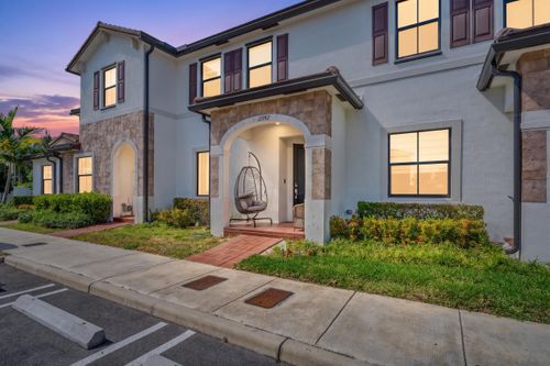 11392 W 34th Way, Hialeah, FL, 33018-2210 | Card Image