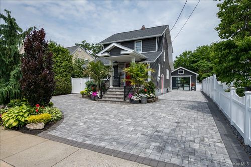 6 Marlboro Pl, Bellmore, NY, 11710-3507 | Card Image
