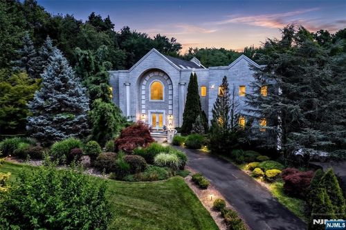 20 Burning Hollow Rd, Saddle River, NJ, 07458-2939 | Card Image