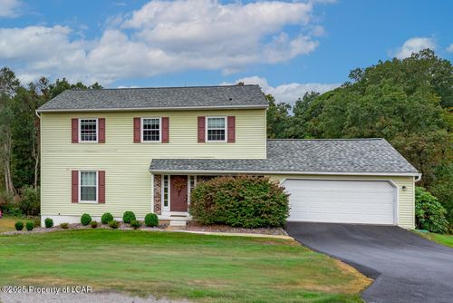 31 Dorchester Dr, Dallas, PA, 18612-1401 | Card Image