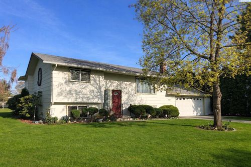 617 Road 46, Pasco, WA, 99301-3033 | Card Image