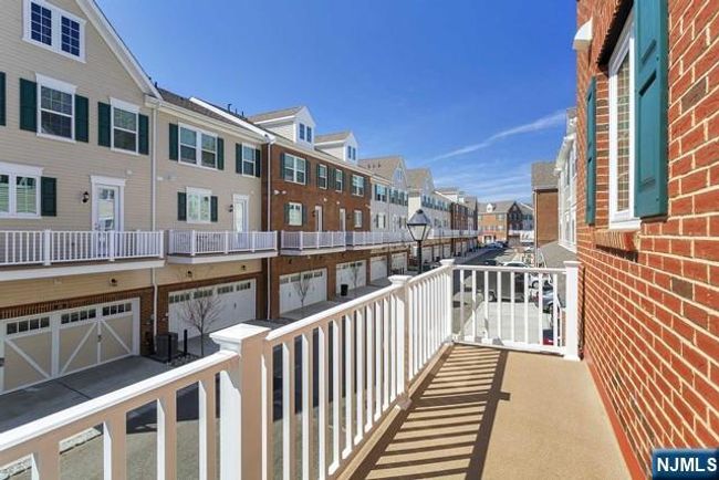 12-10 Plaza Rd, Townhouse with 3 bedrooms, 4 bathrooms and null parking in Fair Lawn NJ | Image 10