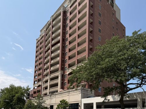 804-828 W Grace St, Chicago, IL, 60613-5763 | Card Image