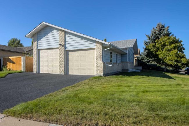 6 Tudor Cres S, House detached with 6 bedrooms, 3 bathrooms and 4 parking in Lethbridge AB | Image 4