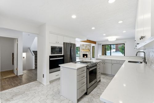 1679 Village Round Dr, Park City, UT, 84098-6508 | Card Image