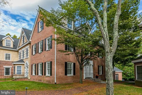 8 Governors Ln, Princeton, NJ, 08540-3666 | Card Image