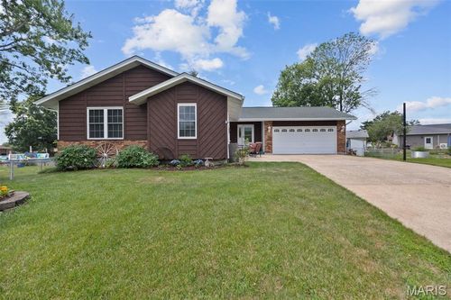 637 Oregon Trail Ct, Saint Charles, MO, 63304-7984 | Card Image
