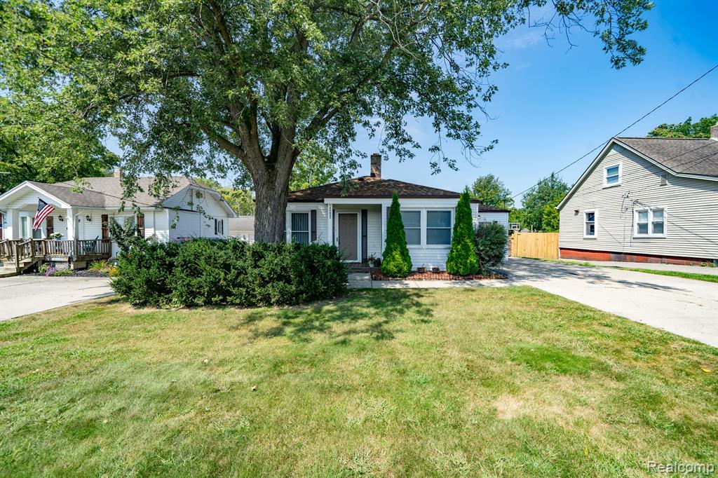 Moravian Dr, Clinton Township, MI 48036 #1