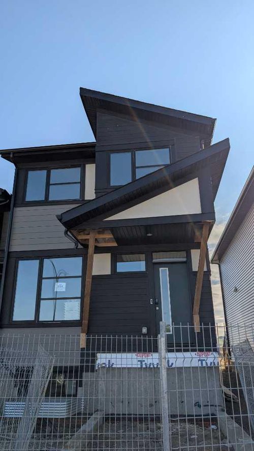 894 Wolf Willow Boulevard Se, Calgary, AB, T2X5R7 | Card Image