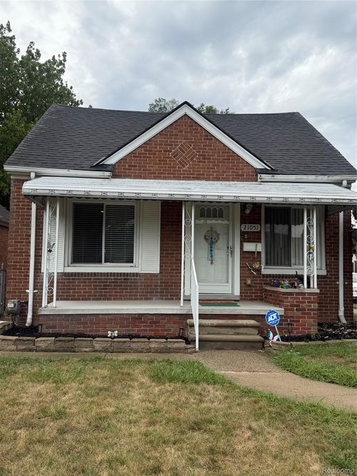 21051 Universal Ave, Eastpointe, MI, 48021-2931 | Card Image