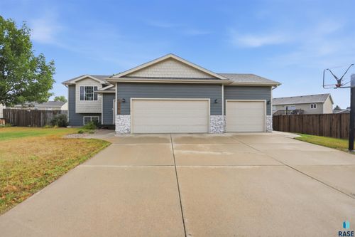 1316 W Creekside Dr, Brandon, SD, 57005-2583 | Card Image