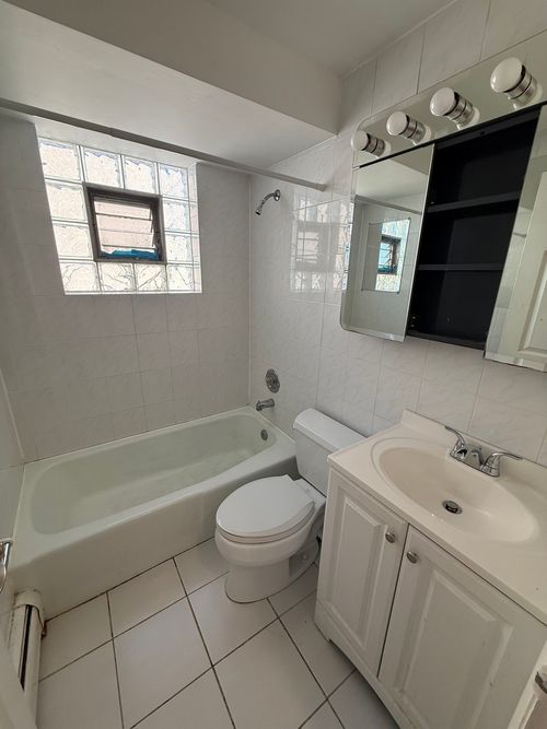 2s-8748 W Berwyn Avenue, Chicago, IL, 60656 | Card Image
