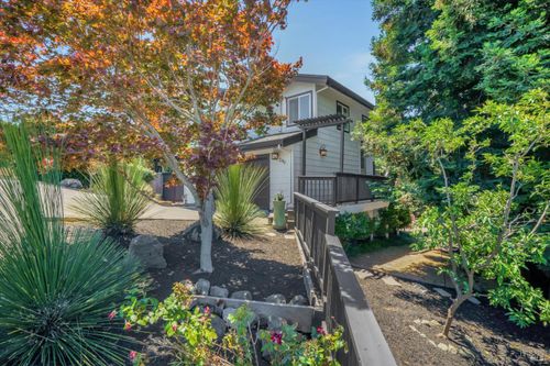 260 Saint Augustine Dr, Benicia, CA, 94510-2851 | Card Image