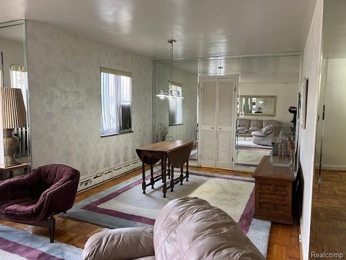 apt-104-915 E Court St, Flint, MI, 48503-2077 | Card Image