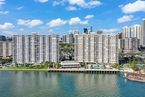 1709-300 Bayview Dr, Sunny Isles Beach, FL, 33160-4746 | Card Image