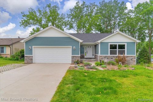 2331 Huff Pl, Highland, MI, 48356-2148 | Card Image