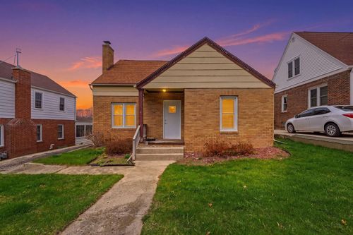 612 W Mackie St, Beaver Dam, WI, 53916-1438 | Card Image