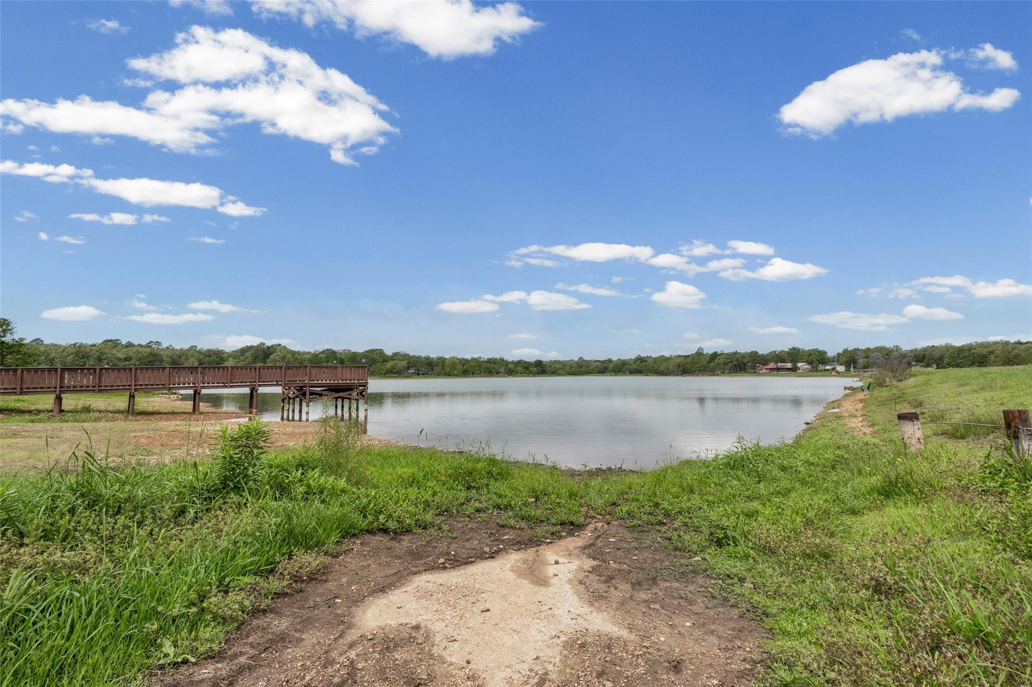 Land in Smithville