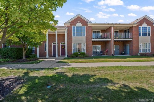 136-16450 Chatham Dr, Macomb, MI, 48044-4071 | Card Image