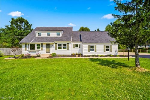 17911 Snyder Rd, Chagrin Falls, OH, 44023-1631 | Card Image