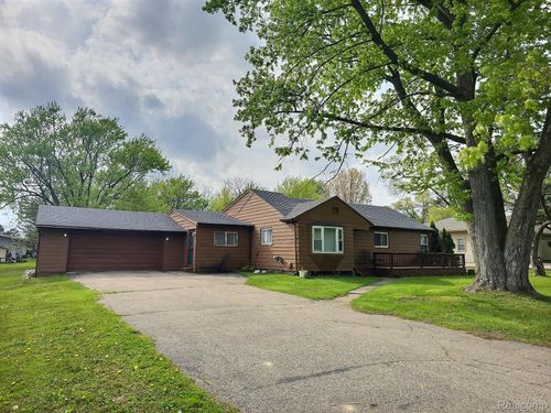6449 Detroit St, Mount Morris, MI, 48458-2368 | Card Image