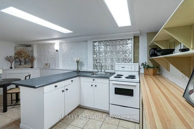 16 Hatt St, House attached with 3 bedrooms, 3 bathrooms and null parking in Dundas ON | Image 18