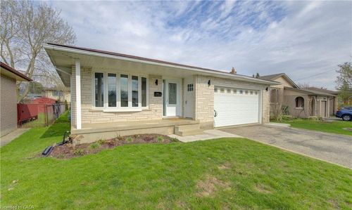 198 The Country Way, Kitchener, ON, N2E2P4 | Card Image
