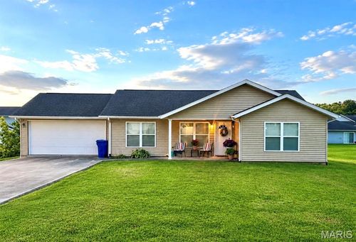 210 Black Willow Ln, Cape Girardeau, MO, 63701-7427 | Card Image