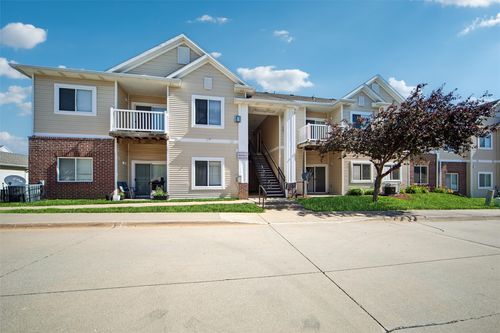 38-2323 E Porter Ave, Des Moines, IA, 50320-2730 | Card Image
