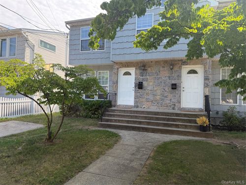 b-62 Hickory Road, North Hempstead, NY, 11050 | Card Image