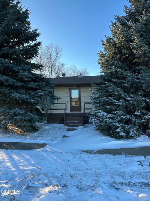 208 S 7th St, New Salem, ND, 58563-4228 | Card Image