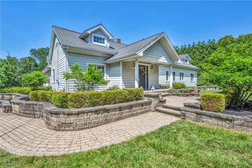 28835 Eddy Rd, Willoughby Hills, OH, 44092-2624 | Card Image