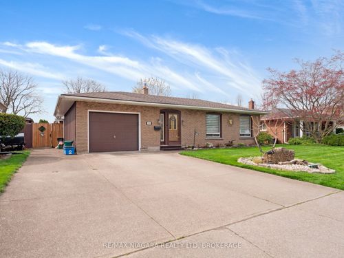 7058 Freeman St, Niagara Falls, ON, L2E5V5 | Card Image