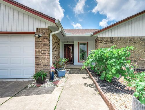 720 S Remington Drive, Angleton, TX, 77515 | Card Image