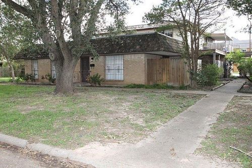 c-1112C Valley View, Weslaco, TX, 78596 | Card Image