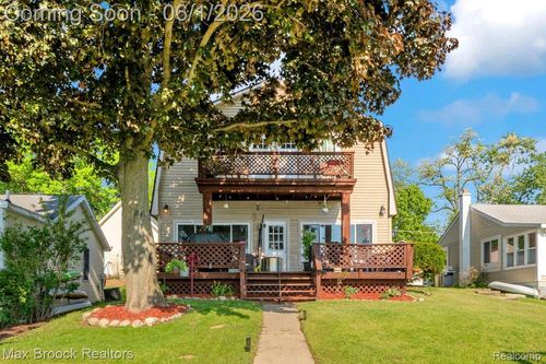 8860 Rushside Dr, Pinckney, MI, 48169-8537 | Card Image