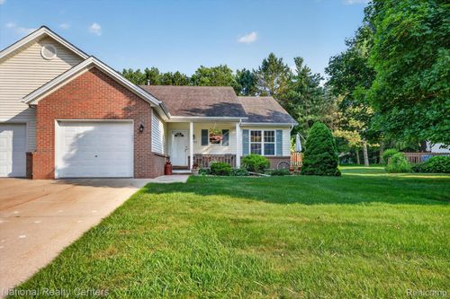 7774 E Ridge Dr, Almont, MI, 48003-8752 | Card Image