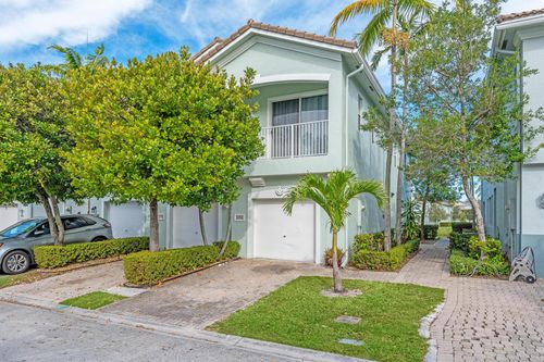 3156 Laurel Ridge Cir, Riviera Beach, FL, 33404-1839 | Card Image