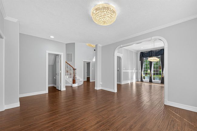 Formal Living/Den | Image 9