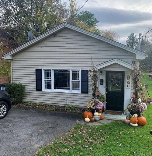 81 Cauterskill Ave, Catskill, NY, 12414-1748 | Card Image