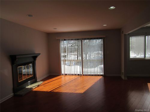 302-302 Town Hill Rd, Nanuet, NY, 10954-5969 | Card Image