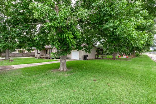 411 3rd St, Nederland, TX, 77627-2107 | Card Image