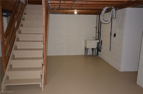 458 Sieber Ave, Akron, OH, 44312-2552 | Card Image