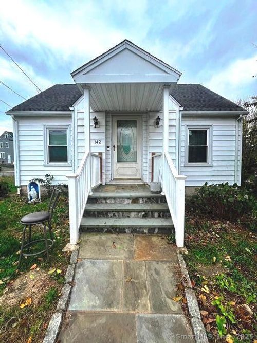 142 Palm St, Bridgeport, CT, 06610-1752 | Card Image