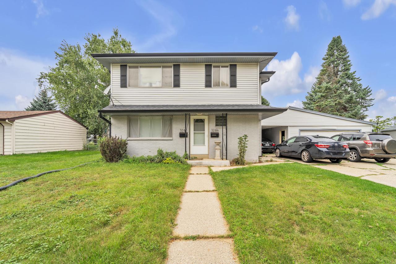 Norwich Ave, Saint Francis, WI 53235